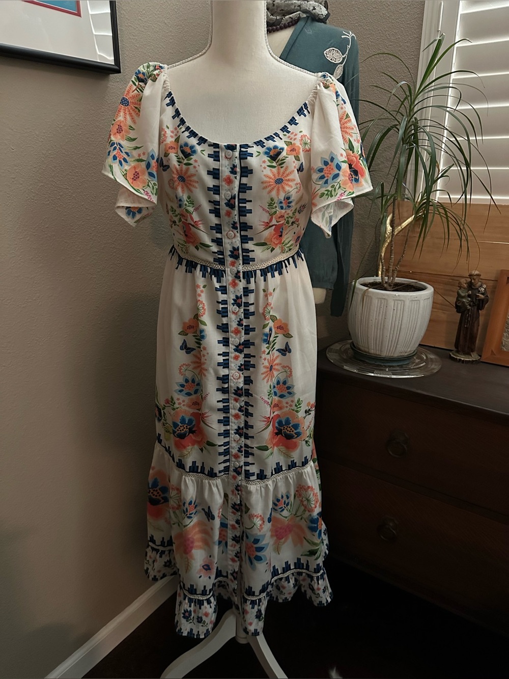 Ador Floral Flutter-Sleeve Midi Dress in Cream - Picture 2 of 8